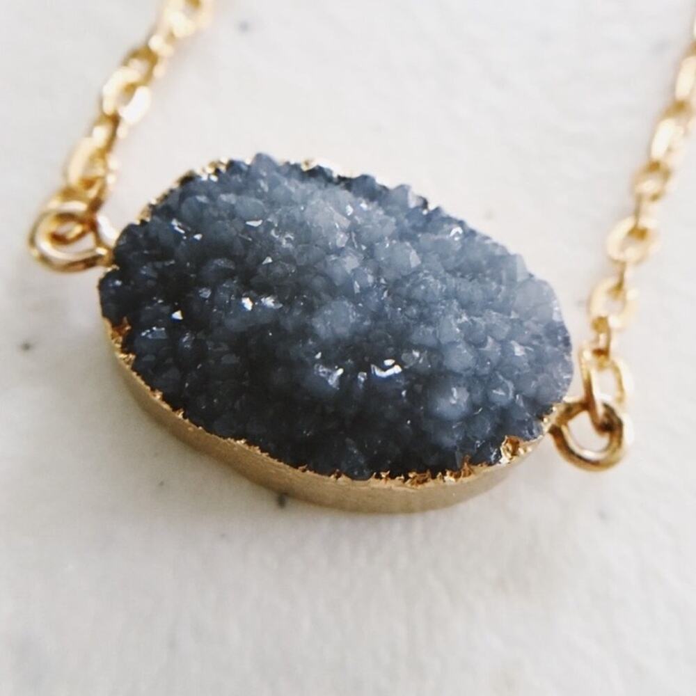 Express Gray Druzy Crystal Quartz Agate Pendant Necklace - Picture 1 of 5